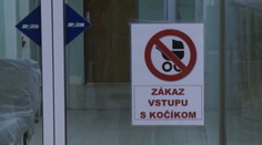 Do nemocnice v Brezne majú matky s kočíkom zákaz vstupu