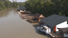 Majitelia chát či hausbótov na Dunaji sa do nich nedostanú. Nielen pre povodne, ale aj zákon