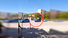 VIDEO: Kuriózny incident v Prešove. Na kapoty áut sa hádzala nahá žena