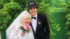 Slovenský youtuber si vzal kamarátovu mamu (75). Mesiac po svadbe sa rozvádzajú