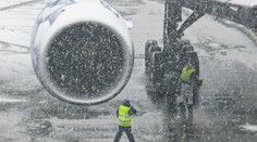 Česko zasypal sneh. Pražské letisko hlási problémy