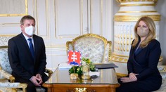 Prezidentka Čaputová už má zmluvu o dodávke Sputniku V, priniesol jej ju Lengvarský