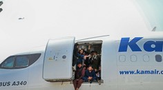 Šokujúce zábery z evakuácie Afgancov. Do vojenského lietadla sa v panike natlačilo až 640 ľudí