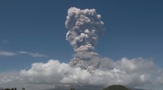 Filipínska sopka Mayon chrlila popol, úrady varujú pred nebezpečnou erupciou