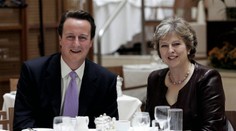 Odstupujúci premiér Cameron sa rozlúčil s členmi svojej vlády