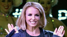 Britney Spears zrušila koncerty pre "detský" úraz