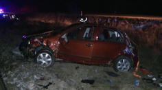 Zvláštna nehoda pri Rožňave. Zdemolované auto v poli a vodiča nikde