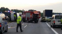 Hromadná nehoda piatich áut a kamiónu: Žena (†48) zomrela, keď sa chcela pozrieť, čo sa stalo