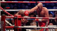 VIDEO: Trilógia zavŕšená, Chisora nemal proti Furymu šancu. Rozhodca ukončil zápas v 10. kole