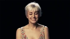 Dievčenská kapela chce preraziť. Spieva počas orgazmu