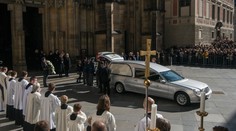 Zbohom, maestro! Pozrite si zábery z poslednej rozlúčky s Karlom Gottom