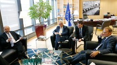 Juncker: Británia by mala rýchlo začať rokovania o odchode z EÚ