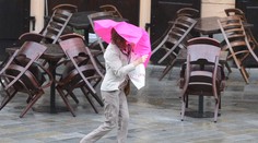 Hrozia búrky i prívalové povodne. Výstraha platí pre tieto okresy