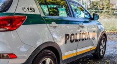 Mestský policajt strieľal pred obchodným centrom v Bratislave