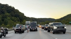 Útočník na diaľnici v Kentucky postrelil viacero ľudí, je na úteku