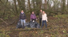 Partia dobrovoľníkov založila peknú tradíciu: Pred Vianocami upratujú aj v prírode