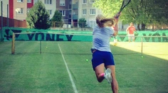 Cibulková trénuje na Wimbledon medzi petržalskými panelákmi