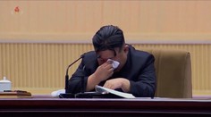 VIDEO: Kim Čong-un sa rozplakal počas prejavu. Ženy prosil, aby rodili viac detí