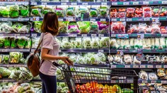 Slovenských výrobkov je na pultoch menej. Príčinou má byť nízka schopnosť konkurovať zahraničným potravinárom