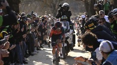 Epické štrkové preteky ovládol britský multitalent, Sagan nestačil v najťažších pasážach