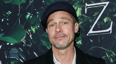 Čo sa to s ním deje? Brad Pitt sa stráca pred očami