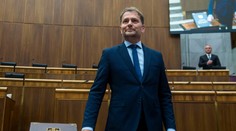 Prvá roztržka. Matovič vykričal Pellegrinimu, že nemá rád chlapov s červenými tangáčmi, ktorí si vodia domov pánske návštevy