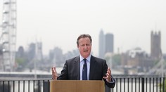 Podľa Davida Camerona brexit ohrozí ekonomiku a dôchodky