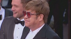 Všetko sa začalo infekciou. Legendárny spevák Elton John má vážne zdravotné problémy