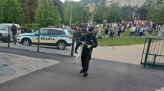 Vyhrážky útokmi na školách vyšetrujú ako terorizmus, páchateľovi hrozí až doživotie