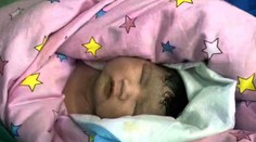 Mala by byť už babičkou, ale v 64 rokoch porodila zdravého synčeka