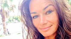 Česká modelka spôsobila rozruch v lietadle. Muselo núdzovo pristáť