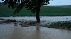 Meteorológovia upozorňujú na lokálne povodne v týchto okresoch
