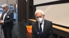 Český lekár, ktorého očkovali ako prvého, sa vtipne preriekol. Poďakoval sa za vagínu