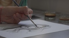 Keď sa nápoje menia na umenie: Maliarky používajú kávu a čaj na tvorbu obrazov