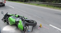 Tragická nehoda pri Čadci. Po náraze do zvodidiel zomrel 24-ročný motorkár