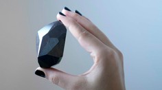 V Dubaji vystavili čierny diamant - najväčší na svete