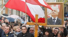 Poliaci chcú obnoviť vyšetrovanie nehody v Katyni, exhumujú pozostatky obetí