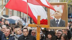 Poliaci chcú obnoviť vyšetrovanie nehody v Katyni, exhumujú pozostatky obetí