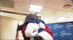 Vojak z Afganistanu pripravil pre rodičov dojímavý vianočný darček