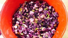 Zimný kapustový (čakankový) šalát s feta syrom