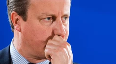 Bývalý britský premiér David Cameron sa vzdal aj poslaneckého mandátu