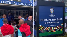 FOTO: Lopta za 150 eur a podľa Slovákov veľmi slabý výber. Aké sú ceny vo fanshopoch na Eure?