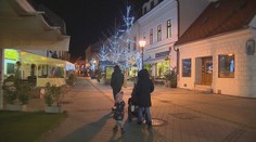 Námestia a uličky už čoskoro rozžiari vianočná výzdoba. Náš prieskum ukázal, že chudobnejšia nebude