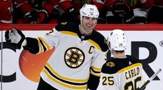 Zdeno Chára na netradičnom mieste, drie školské lavice!