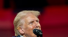 Donald Trump slovne zaútočil na Kamalu Harrisovú. Označil ju za radikálneho ľavicového blázna