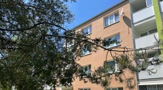 Dráma v Novom Meste nad Váhom: Trojročný chlapček vypadol z okna bytovky, zrejme sa prepadol cez sieťku