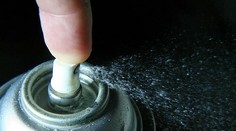 Dezodoranty sú škodlivé, ale vieme, ako si vyrobiť prírodný