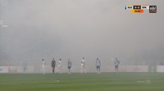 VIDEO: Derby má atmosféru od prvých sekúnd. Rozhodca musel zápas medzi Slovanom a Trnavou prerušiť