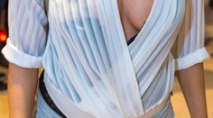 Mamba na premiére 50 odtieňov temnoty. Trčalo jej všetko, čo nemalo