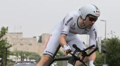 Giro: Úvodnú časovku ovládol obhajca Dumoulin, Froomov výkon poznačil pád